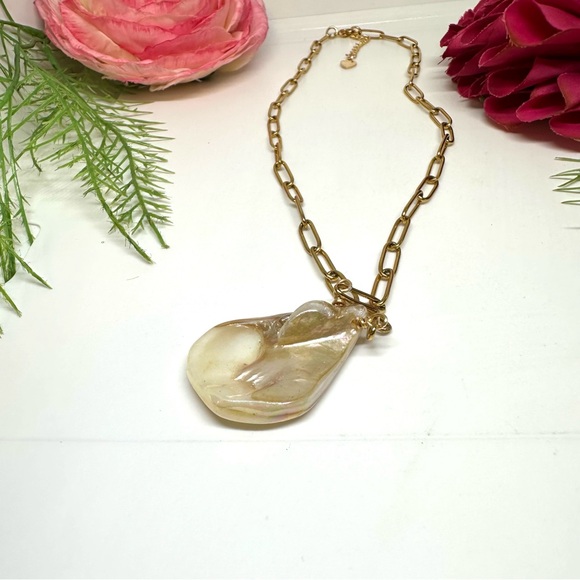 NEW⚜️Mother Of Pearl “Riva” Teardrop Necklace - Picture 4 of 6